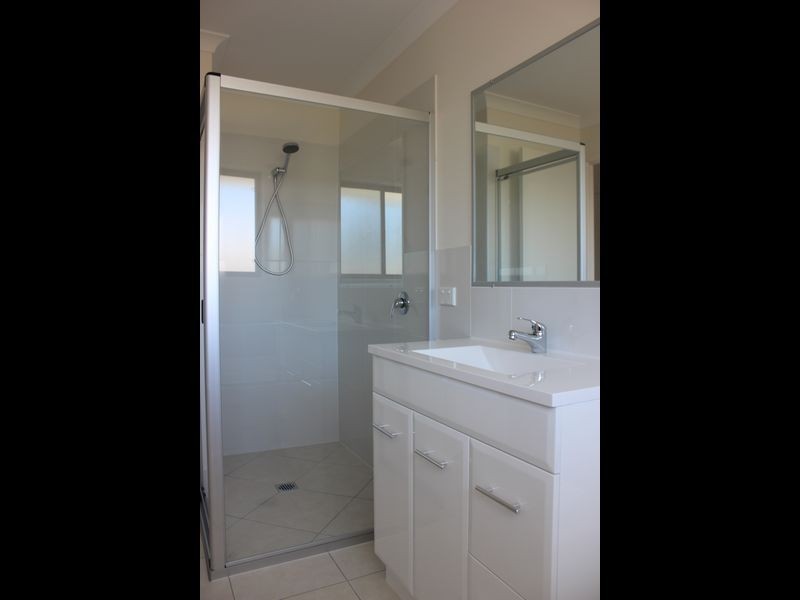 6 Lucinda Street, Glenella QLD 4740