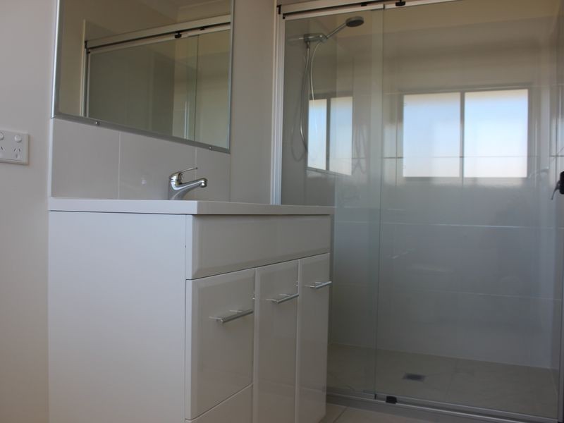 6 Lucinda Street, Glenella QLD 4740