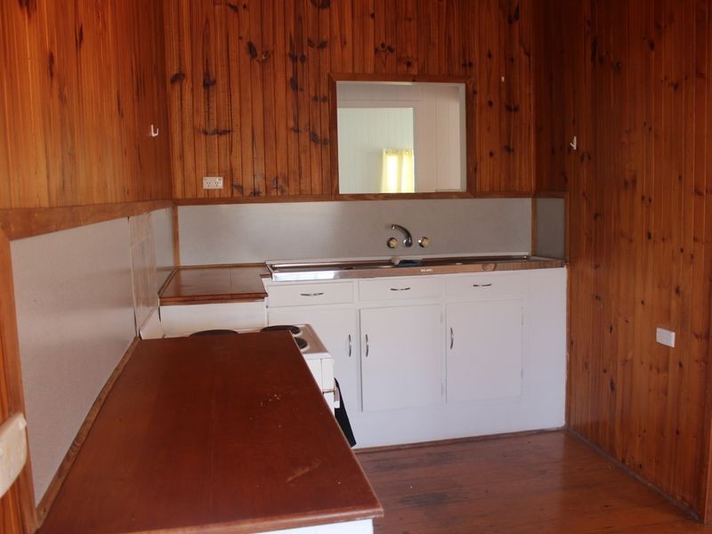 4 Smith Street, West Mackay QLD 4740
