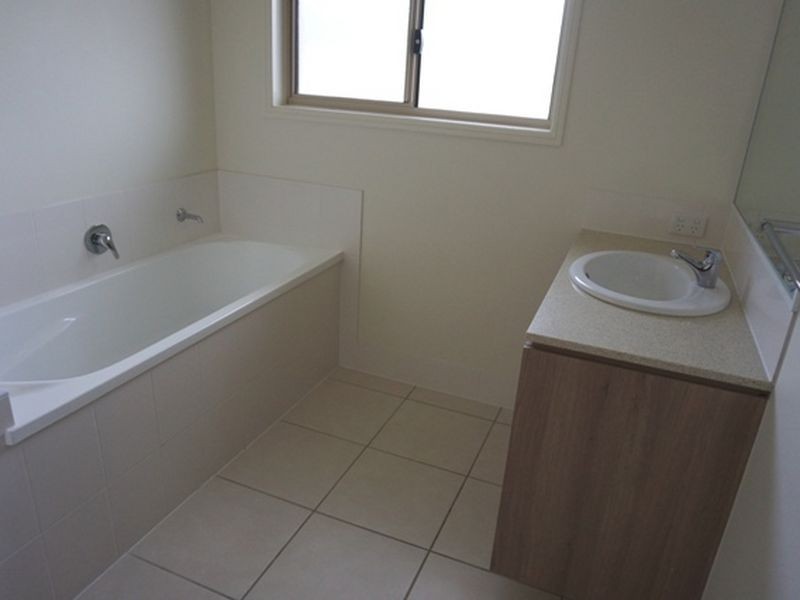 24 Newport Parade, Blacks Beach QLD 4740