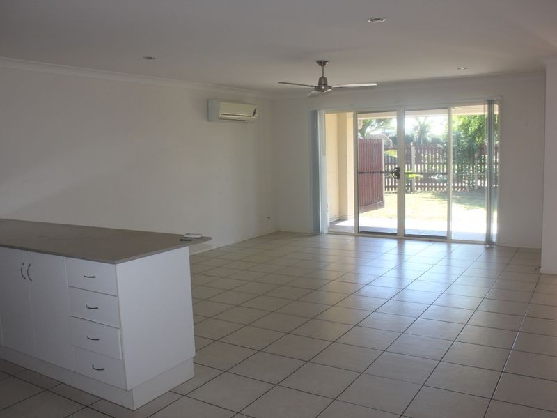 2/7 Whitehaven Drive, Blacks Beach QLD 4740