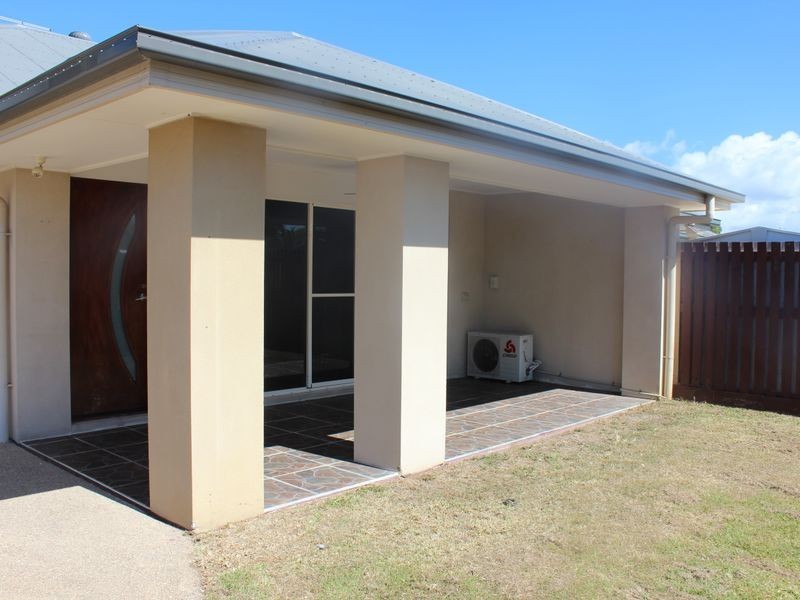 2/7 Whitehaven Drive, Blacks Beach QLD 4740