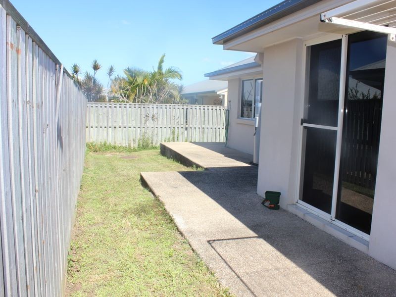 2/7 Whitehaven Drive, Blacks Beach QLD 4740