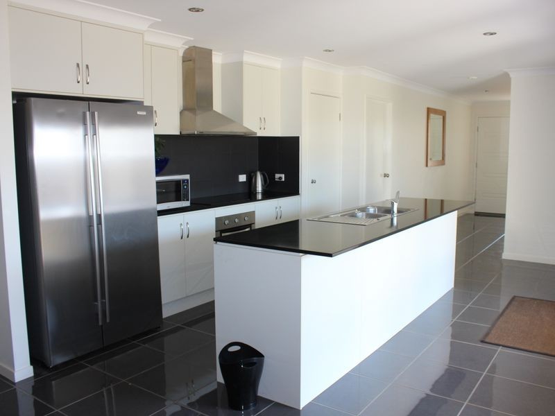 8 Dorothy Place, Mirani QLD 4754