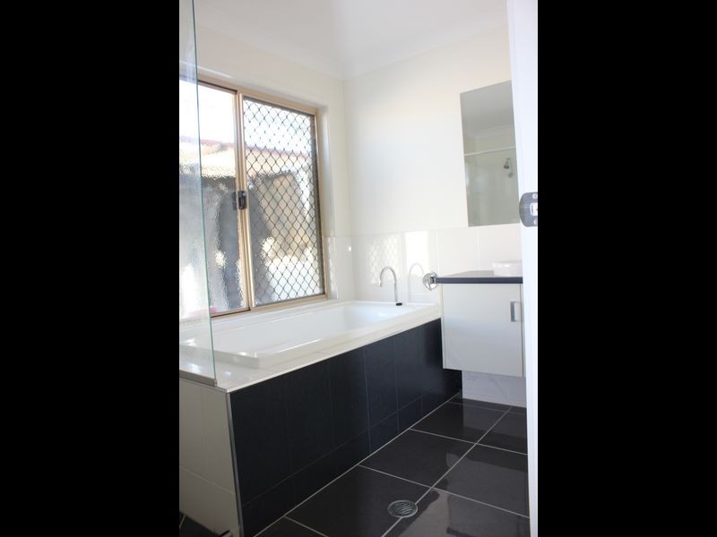 8 Dorothy Place, Mirani QLD 4754
