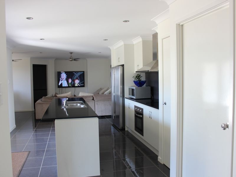 8 Dorothy Place, Mirani QLD 4754