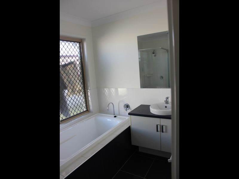 8 Dorothy Place, Mirani QLD 4754