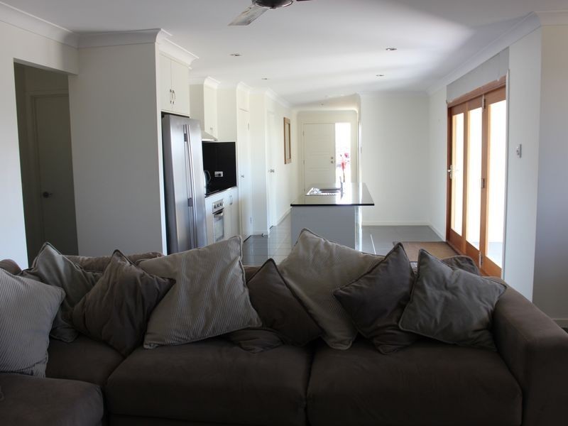 8 Dorothy Place, Mirani QLD 4754