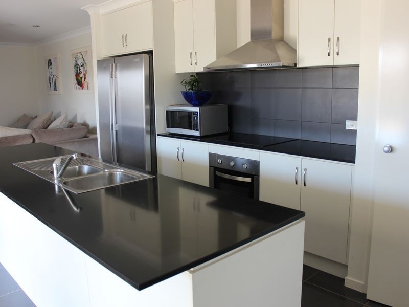 8 Dorothy Place, Mirani QLD 4754