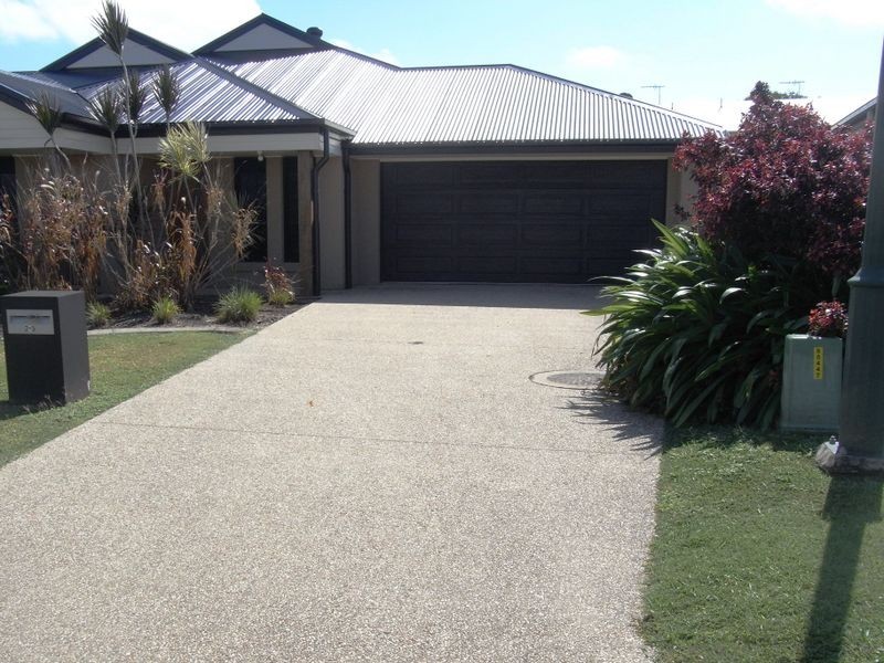 2/3 Bilgola Place, Blacks Beach QLD 4740