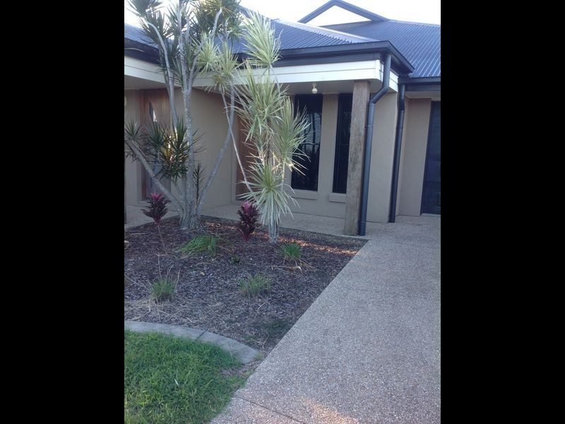 2/3 Bilgola Place, Blacks Beach QLD 4740