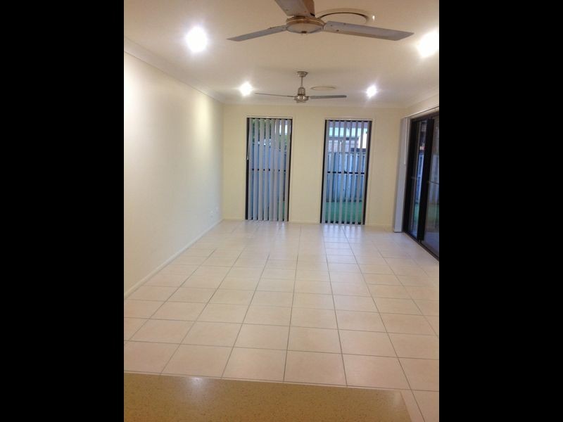 2/3 Bilgola Place, Blacks Beach QLD 4740