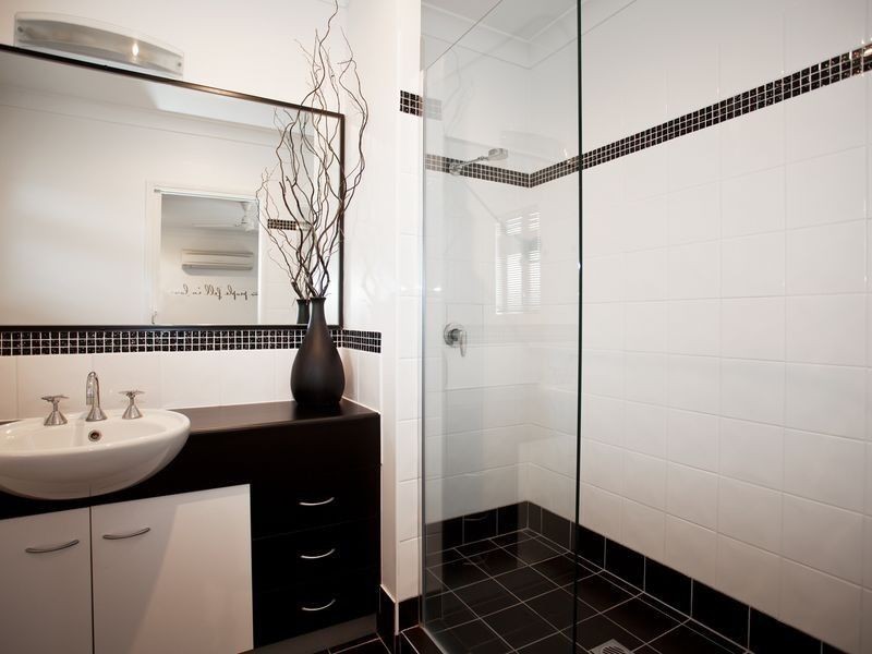 16 Cutfield street, Glenella QLD 4740