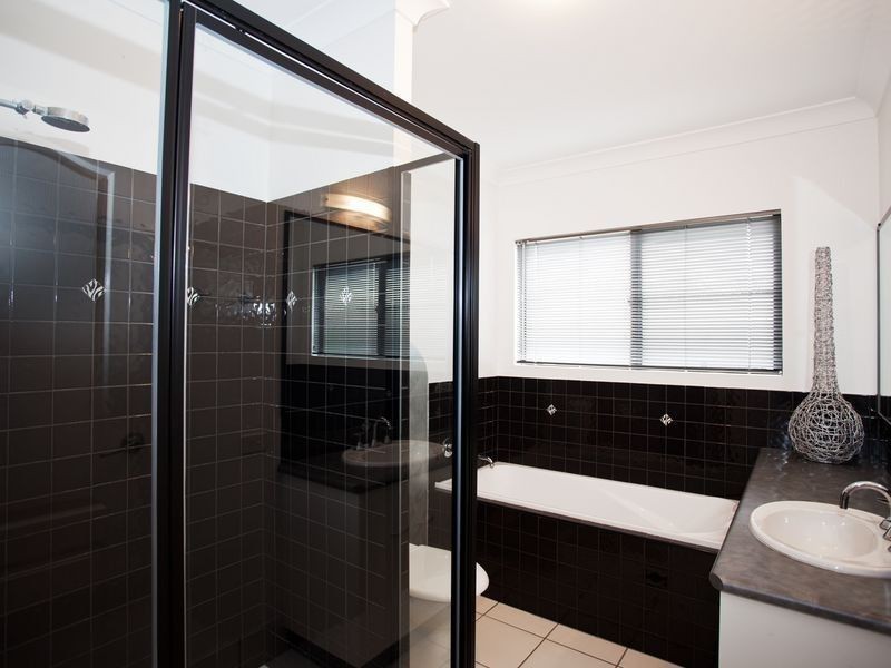 16 Cutfield street, Glenella QLD 4740