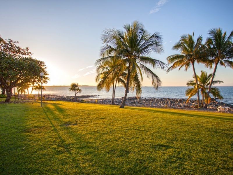 3/2 Beach Road, Dolphin Heads QLD 4740