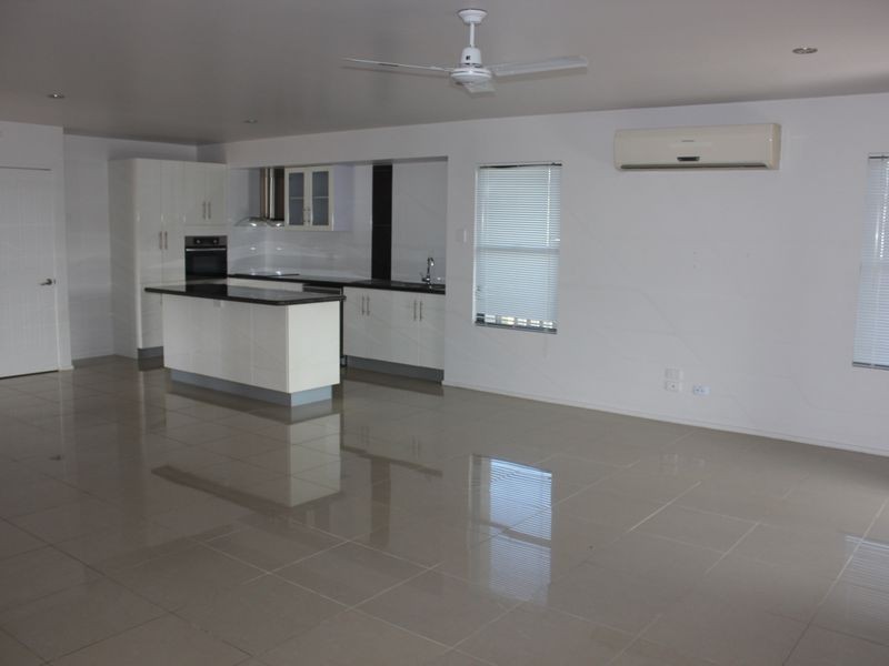 2/33 Narrabeen Street, Blacks Beach QLD 4740