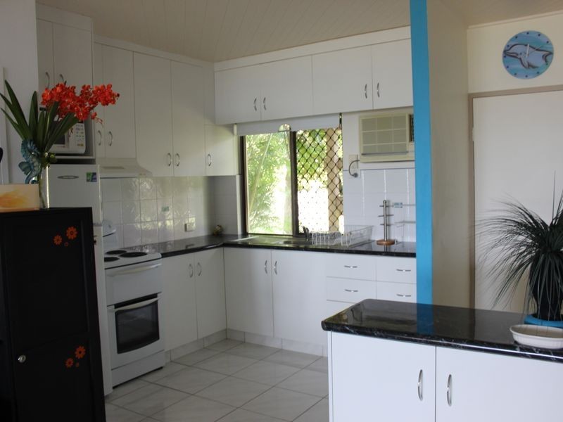 2/2 Beach Road, Dolphin Heads QLD 4740