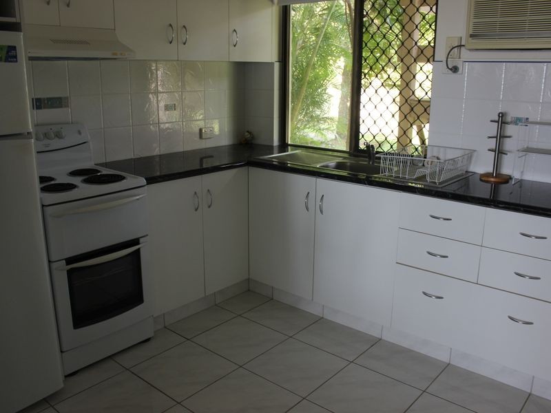 2/2 Beach Road, Dolphin Heads QLD 4740