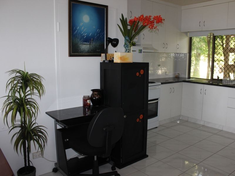 2/2 Beach Road, Dolphin Heads QLD 4740