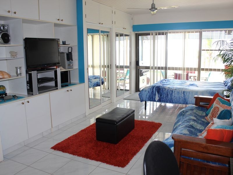 2/2 Beach Road, Dolphin Heads QLD 4740