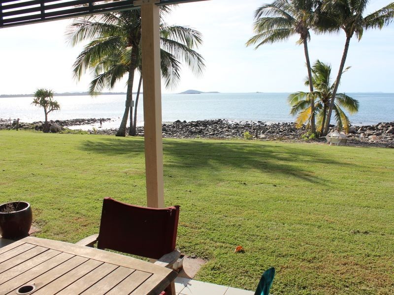 2/2 Beach Road, Dolphin Heads QLD 4740