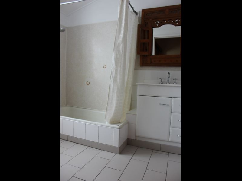 32 Davey St, Glenella QLD 4740