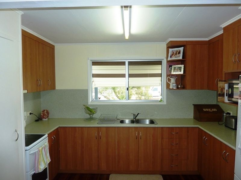 10 Flohr Drive, Moranbah QLD 4744