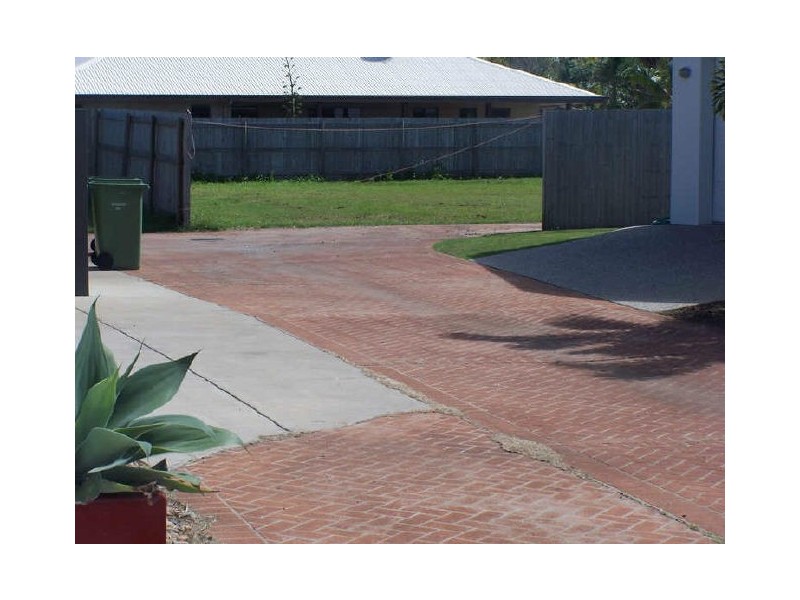 18 Seafarer Court, Blacks Beach QLD 4740