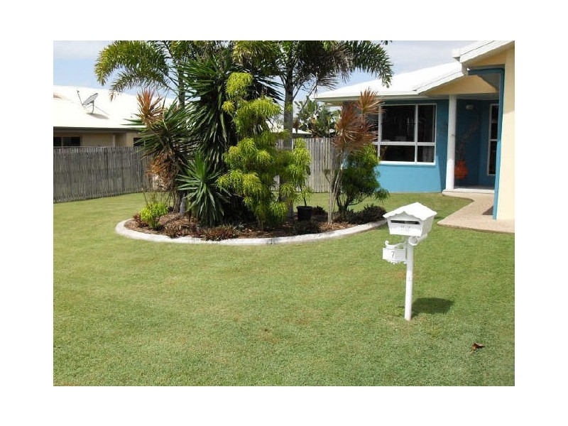 7 Seaspray Close, Bucasia QLD 4750