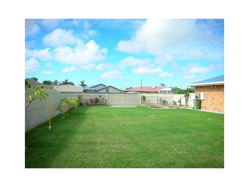 17 Crofton Close, Rural View QLD 4740