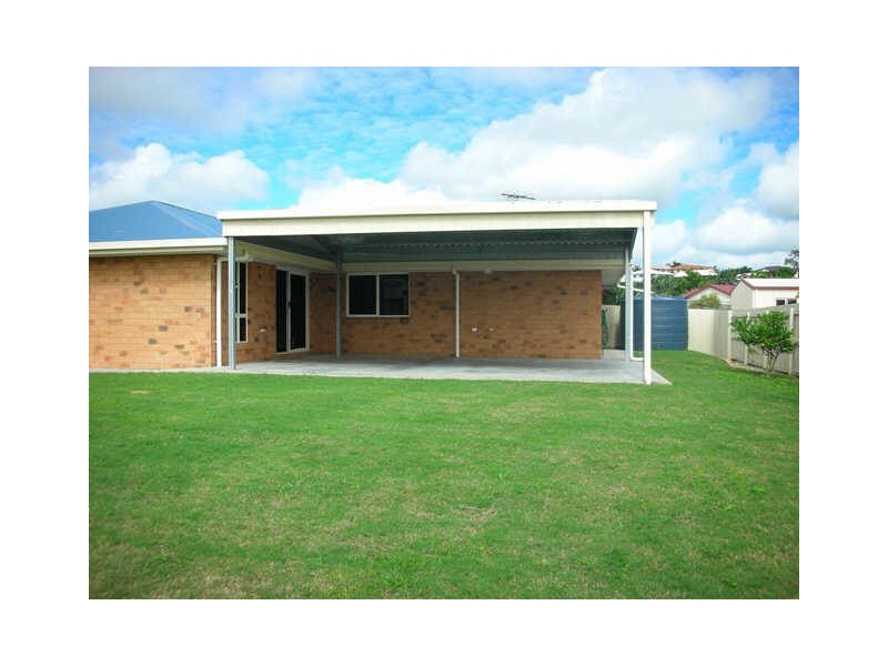 17 Crofton Close, Rural View QLD 4740