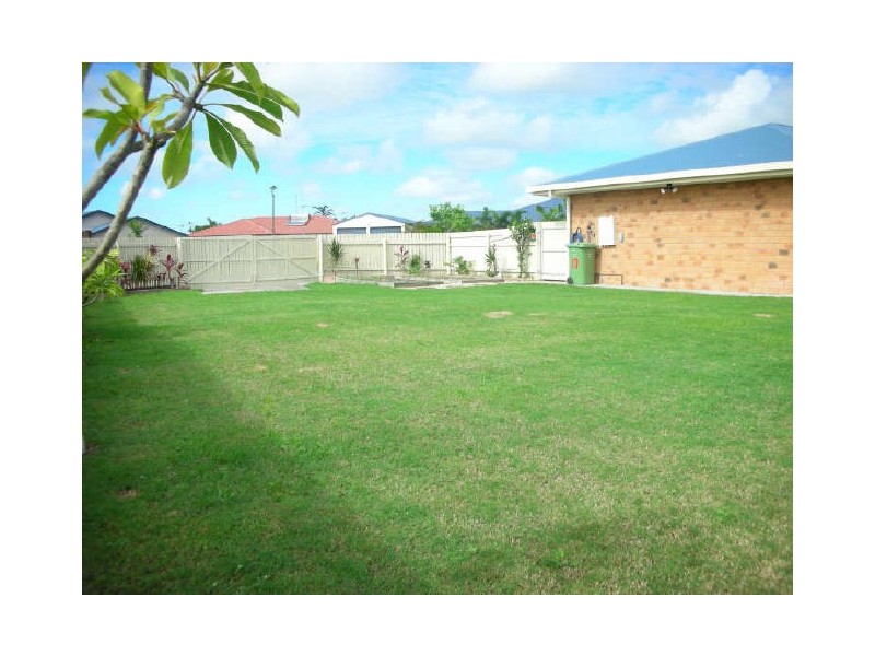 17 Crofton Close, Rural View QLD 4740