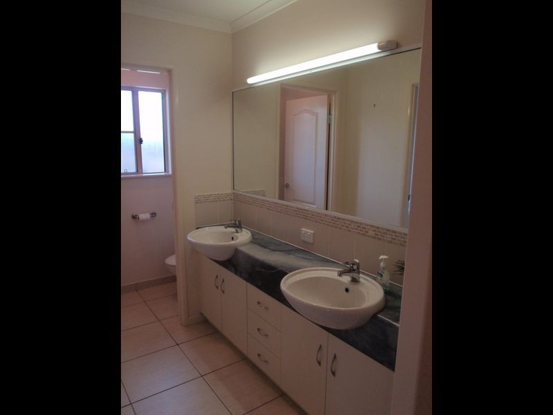 16 Seacove Court, Eimeo QLD 4740