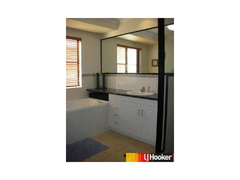 2 Navigator Court, Shoal Point QLD 4750
