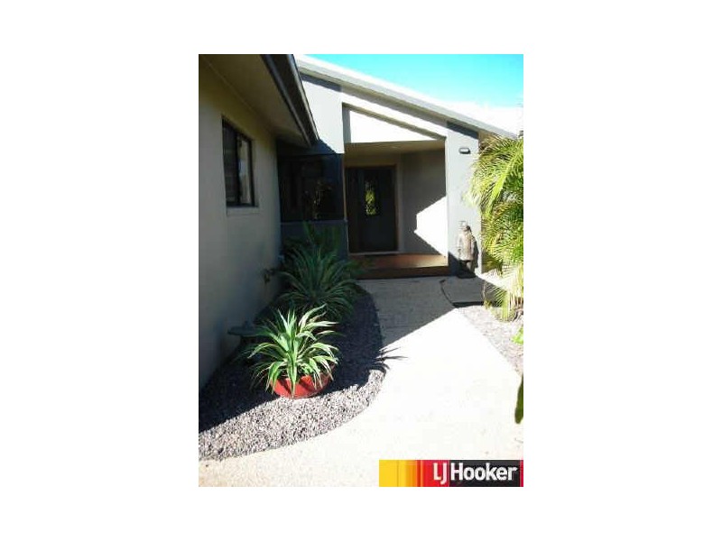 2 Navigator Court, Shoal Point QLD 4750