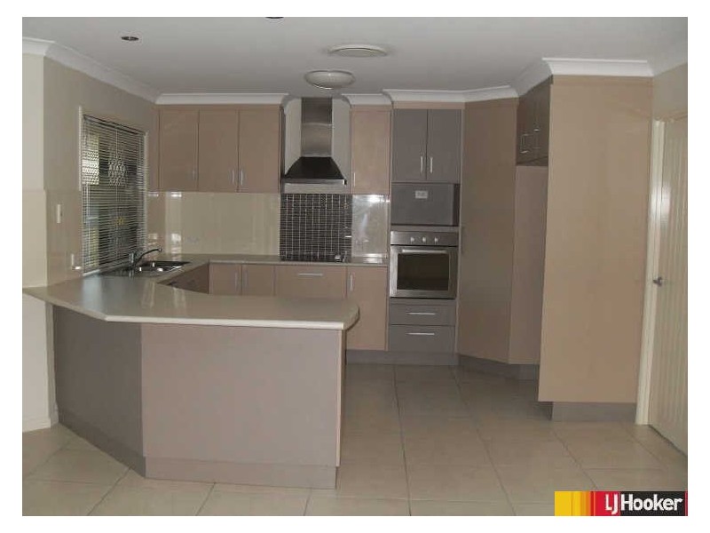 42 Cinnamon Drive, Glenella QLD 4740