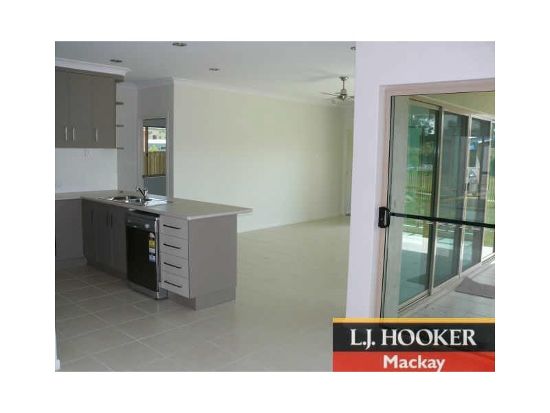 89 Village Circuit, Eimeo QLD 4740