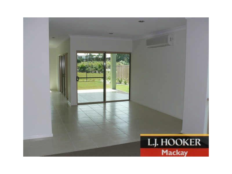 89 Village Circuit, Eimeo QLD 4740