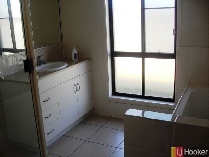 42 Whitehaven Drive, Blacks Beach QLD 4740