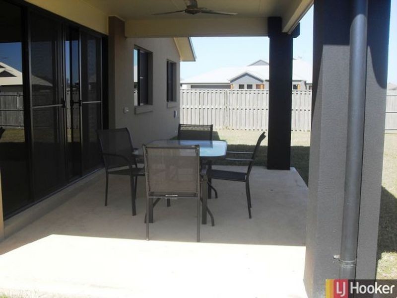 42 Whitehaven Drive, Blacks Beach QLD 4740