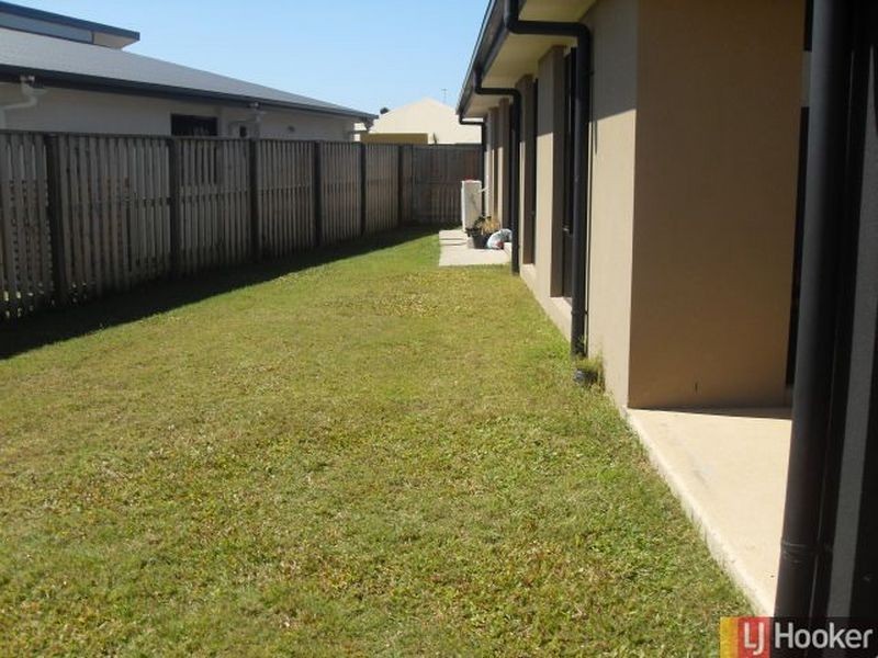 42 Whitehaven Drive, Blacks Beach QLD 4740