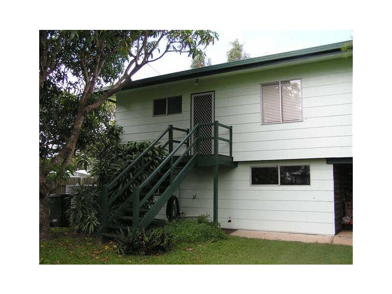 4 Robertson Street, Boonooroo QLD 4650