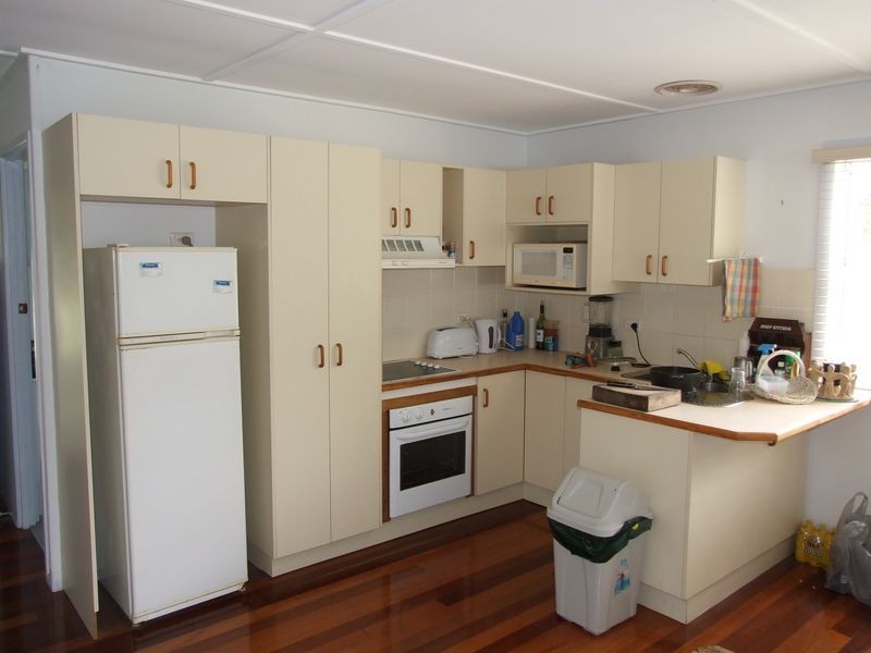 4 Robertson Street, Boonooroo QLD 4650
