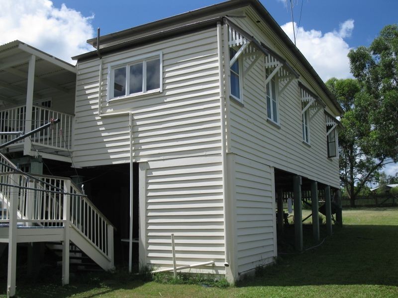 12 Walter Street, Tiaro QLD 4650