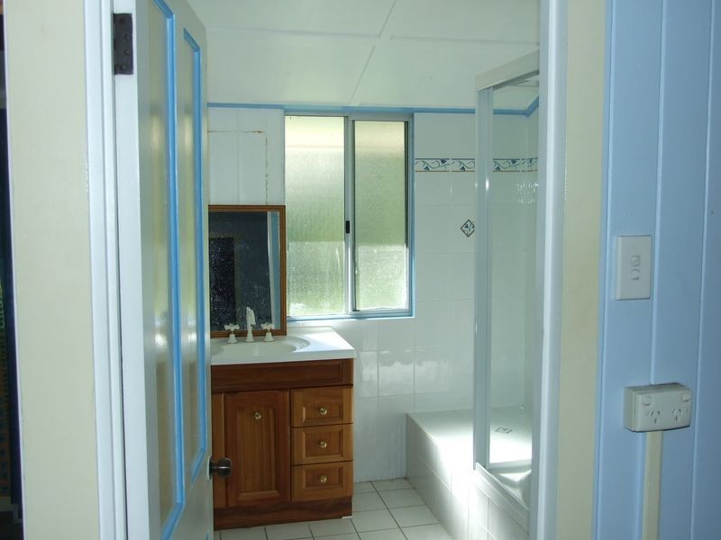 18 Eaton St, Brooweena QLD 4620