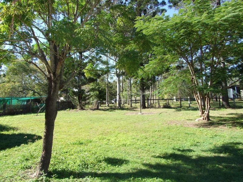 18 Eaton St, Brooweena QLD 4620