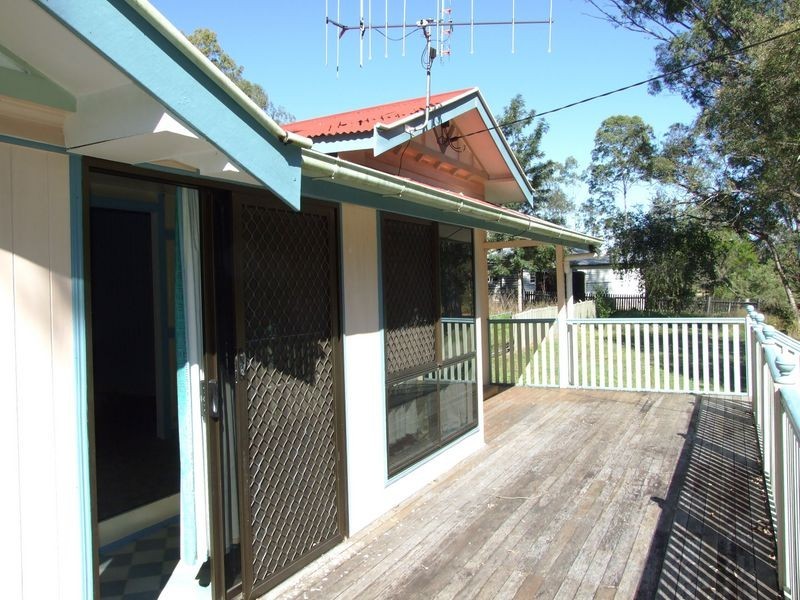 18 Eaton St, Brooweena QLD 4620