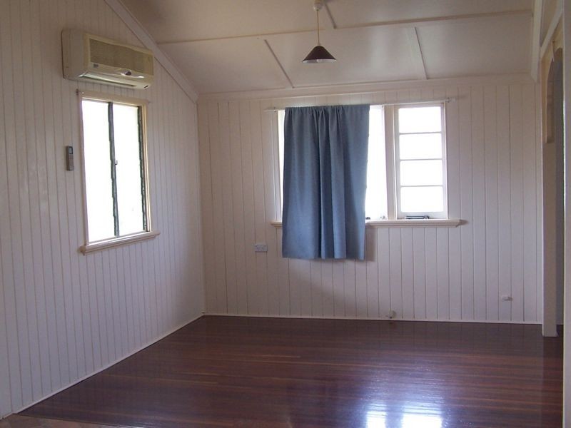 8 Maryborough Street, Granville QLD 4650