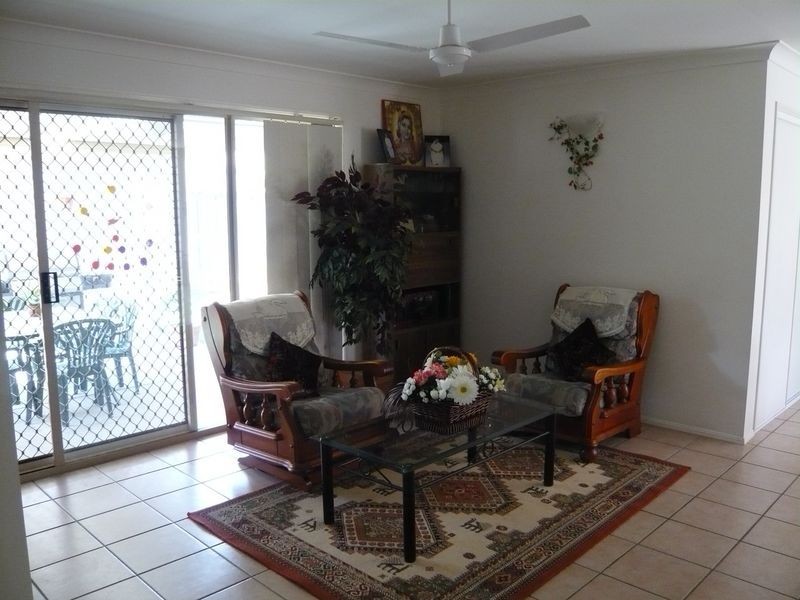 9 Azalea Cr, Fitzgibbon QLD 4018