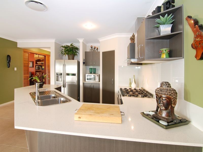 25 Bend Court, Eatons Hill QLD 4037